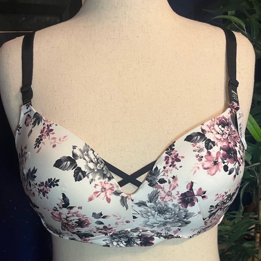 NWT Torrid Black and White Floral Wireless Bra